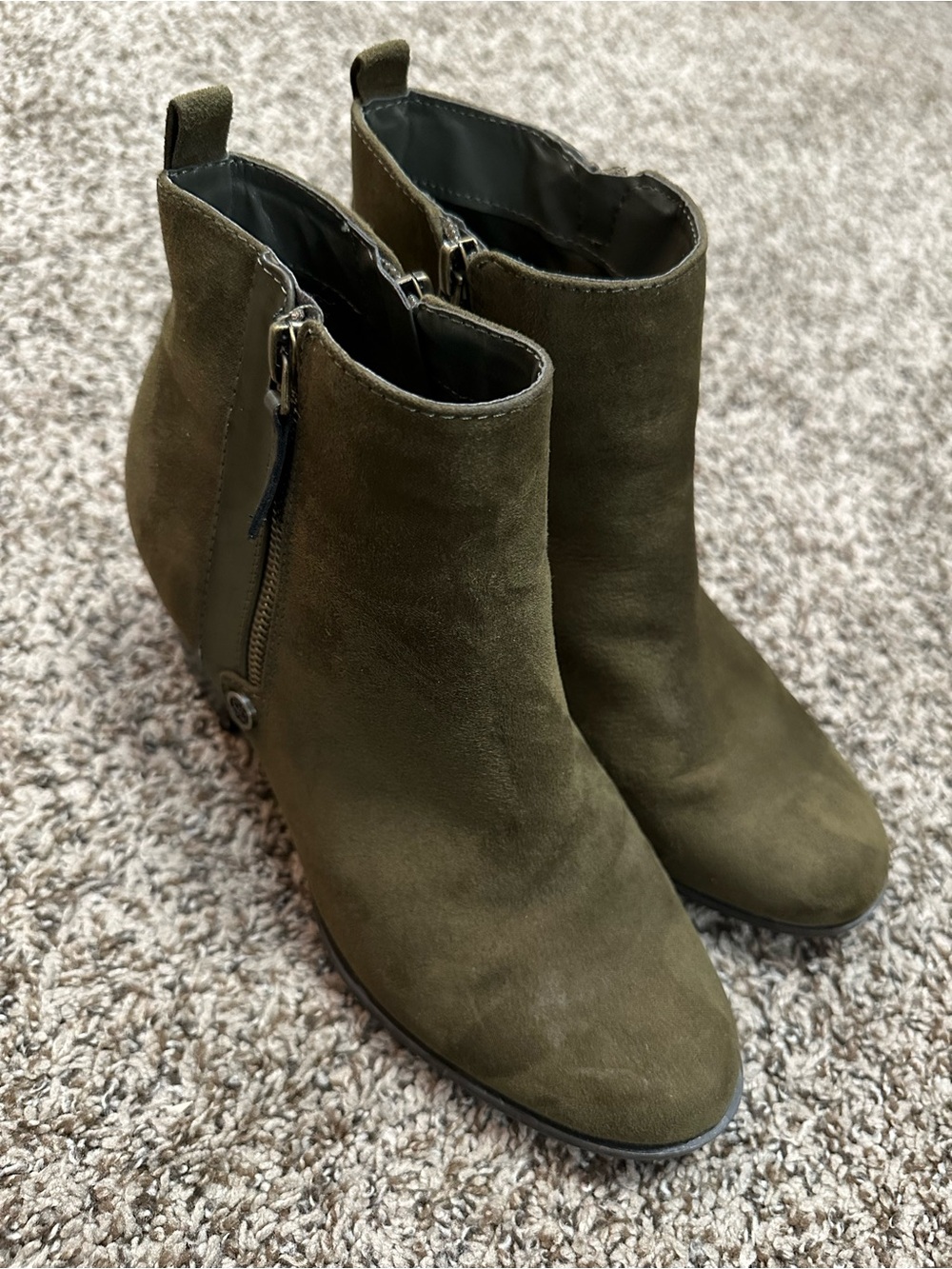 Liz Claiborne Olive Suede Ankle Booties